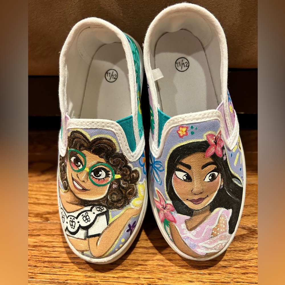 Encanto Sneakers Size 11/12